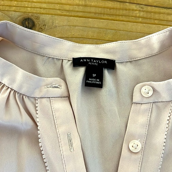 Small pink Ann Taylor top - Picture 2 of 5